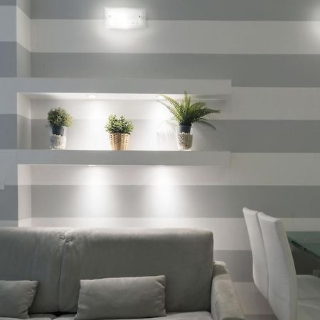 Easylife - San Babila - Elegante E Rifinito Bilocale Nel Cuore Della Citta Mediolan Zewnętrze zdjęcie